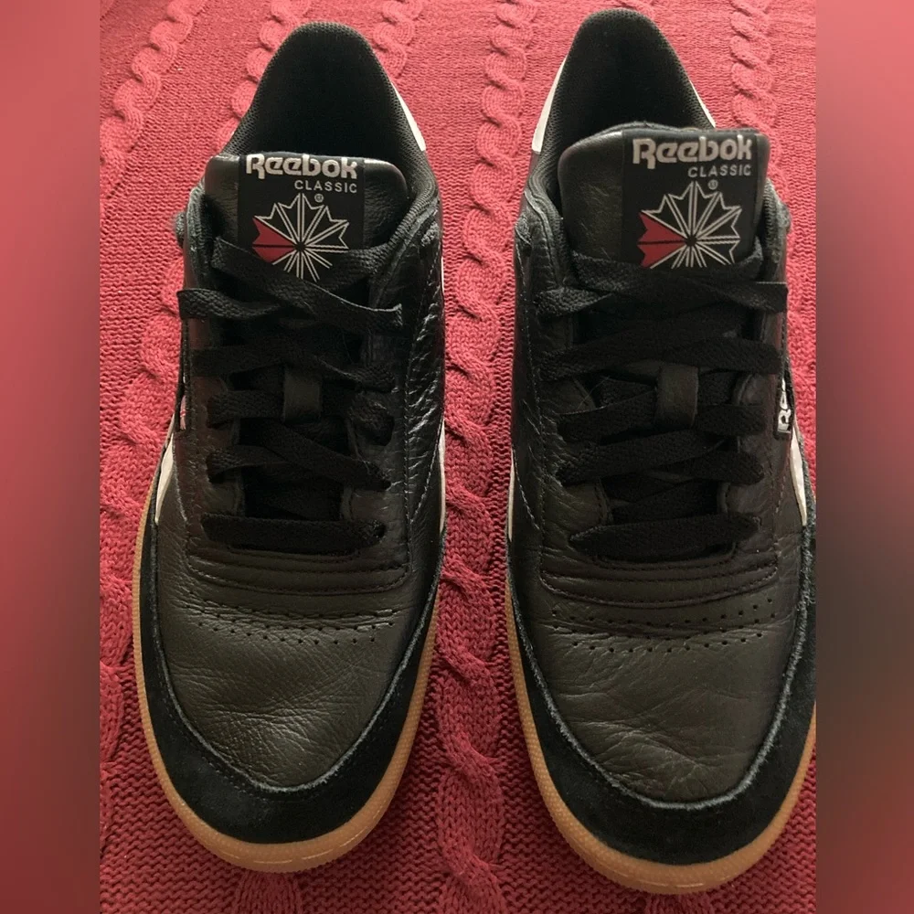 Reebok Classic Sneaker - Picture 2 of 8